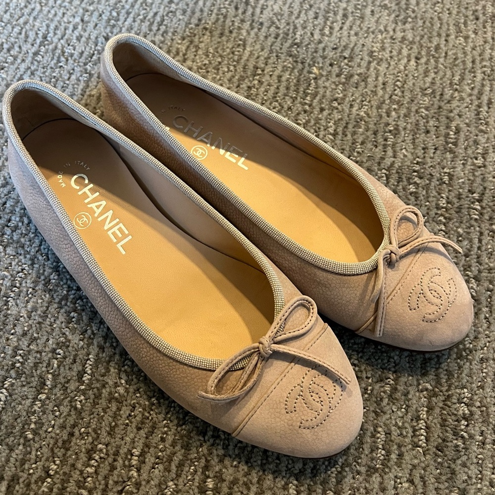 Nude suede Chanel Ballet flats